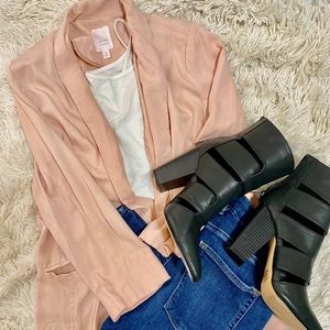 Quarter sleeve light weight blazer